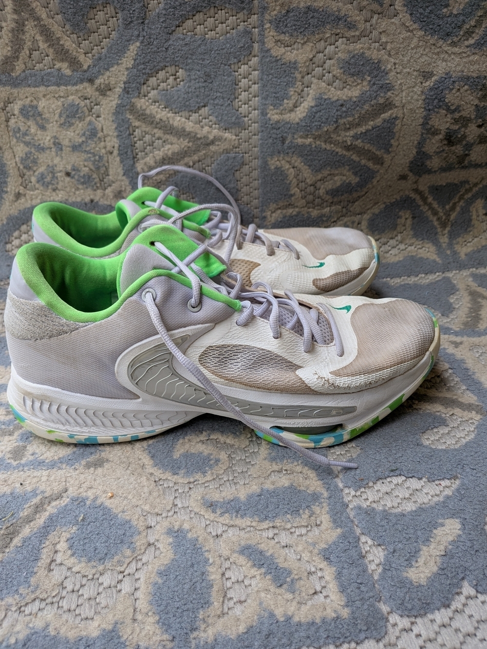 Nike Light Gray and Lime Women's Athletic Sneakers